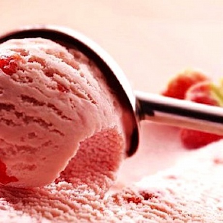 酸牛奶草莓冰淇淋 